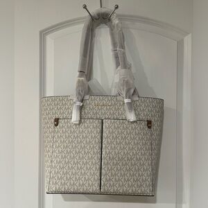 MICHAEL MICHAEL KORS JET SET TRAVEL Vanilla Medium DBL Pocket Tote Brand New NWT